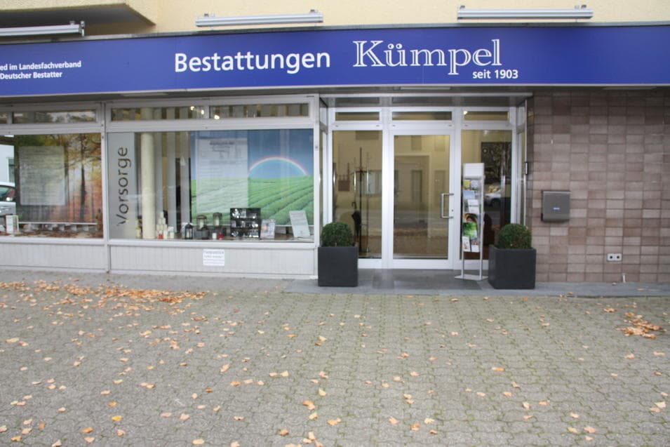 Das Stammhaus des Bestattungshauses Kümpel in der Alten Lohmarer Straße in Siegburg