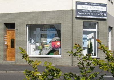 Das Haus des Bestattungshauses Postertz/Kümpel in der Kirchstraße in Lohmar